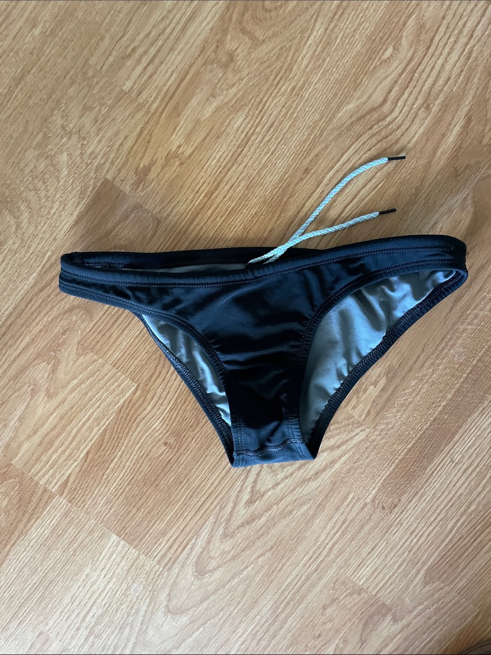 Jolyn bikini Bottoms small. Medium coverage